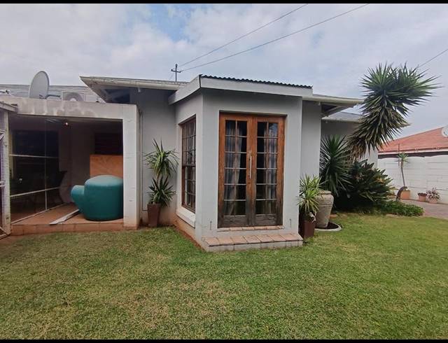 3 BEDROOM HOUSE FOR SALE IN PRIMROSE HILL